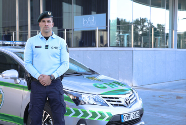 gnr-apreende-em-santo-tirso-mais-de-17-mil-pecas-de-roupa-contrafeita-image