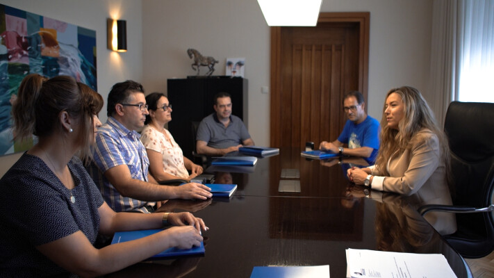 assinatura-do-protocolo-do-cheque-escolar-image